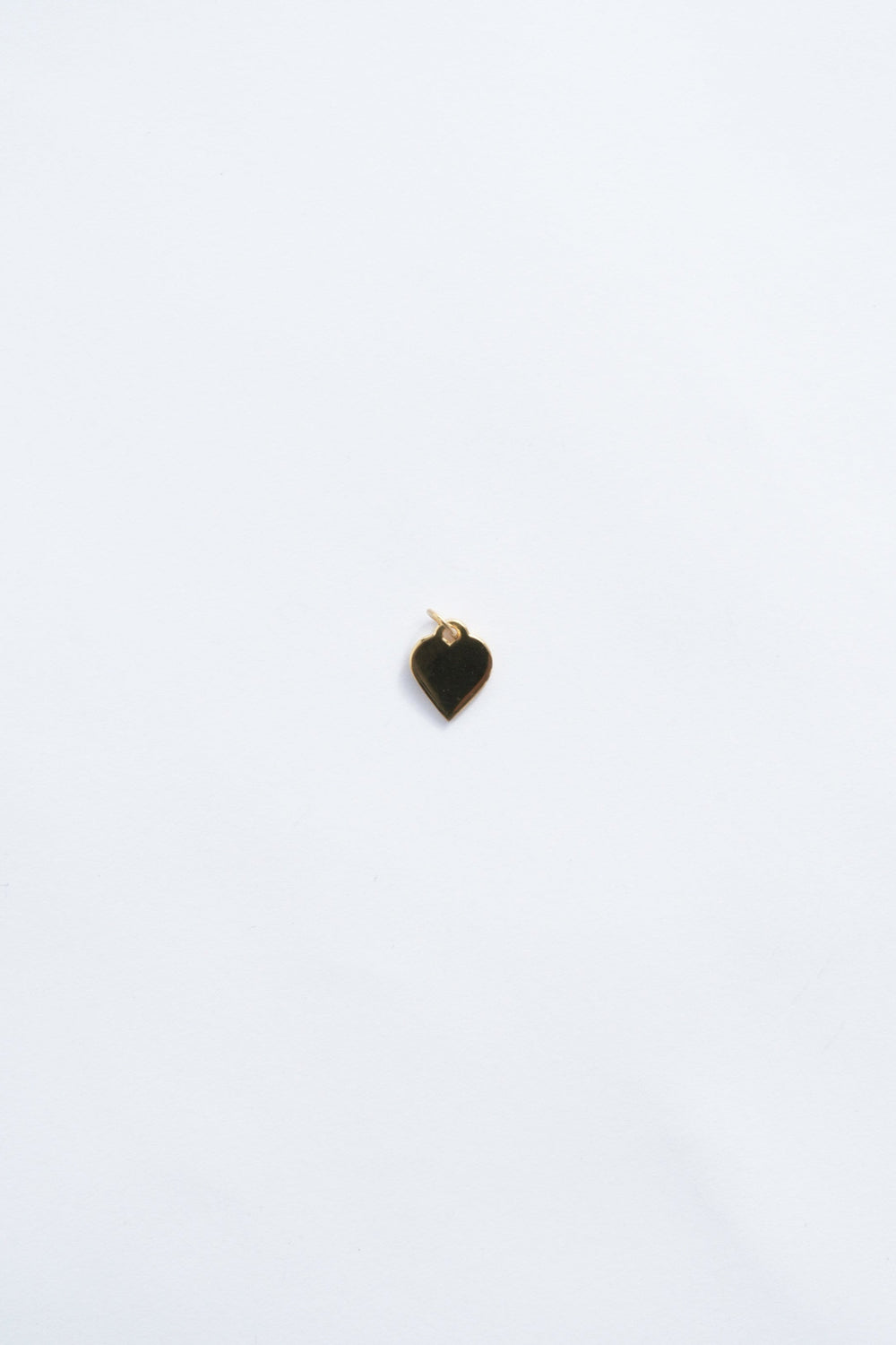 18K gold heart necklace charm zoomed out