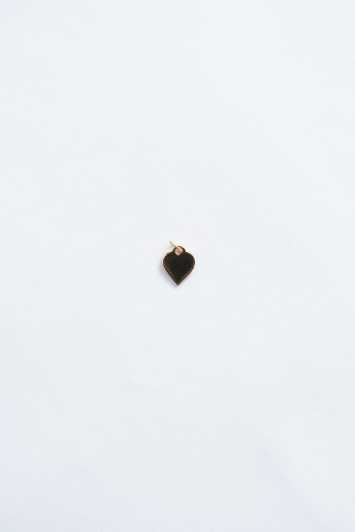 18K gold heart necklace charm zoomed out